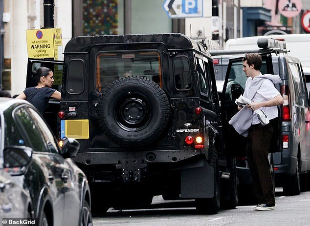 Cruz, who is an aspiring singer himself, drove around the capital in his Land Rover Defender