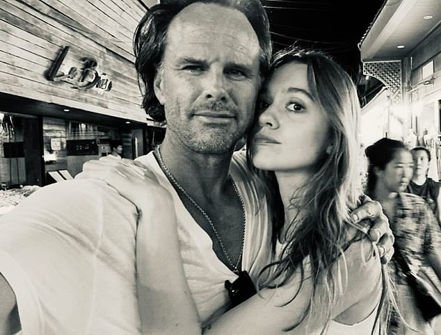 The move shocked fans, as Goggins had once been effusive about Wood and posted numerous behind-the-scenes photos of the two looking chummy during White Lotus shooting