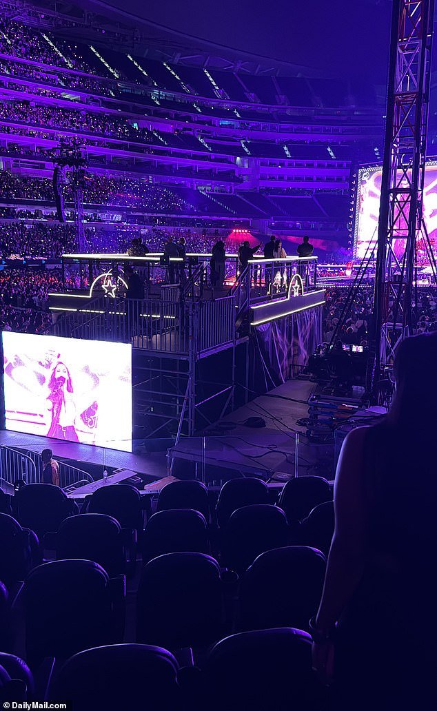 To try and mitigate the issue, Bey's team had set up a television screen on the back of the black box