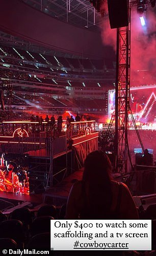 There was no mention of a limited or obstructed view in this section on Ticketmaster's website