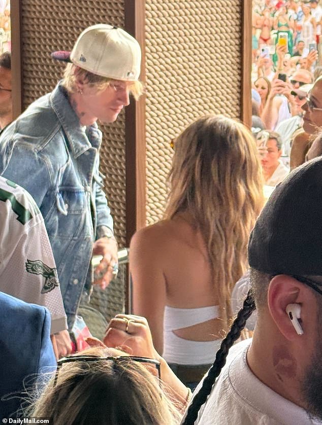 To top it off, Machine Gun Kelly was also spotted getting close to the actress during the lively party