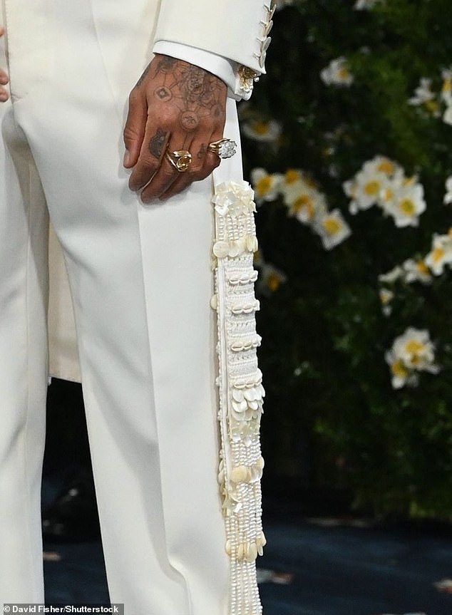 Hamilton's sash was lined with cowrie shells, while his brooch and other jewellery was a nod to his birth month