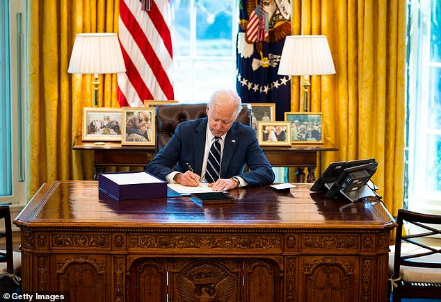The American President's re-election strategists realise ¿good feelings¿ need to grow if he¿s to beat Donald Trump in November