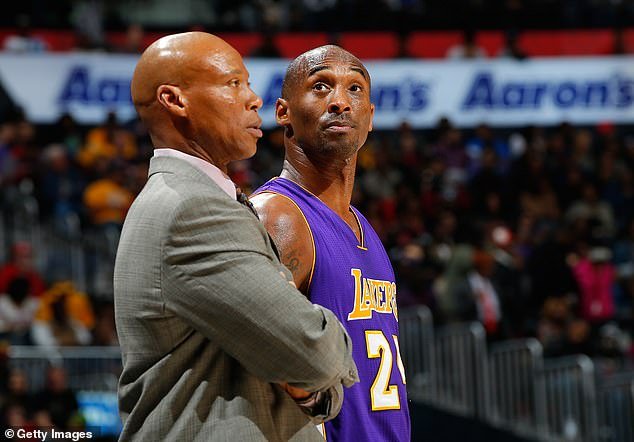 Scott (left) with fellow Lakers legend Kobe Bryant in 2015 during a game against the Atlanta Hawks