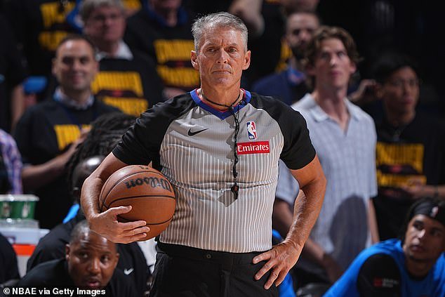 Foster had to go to the sidelines as his nose dripped blood and get it clogged up with a towel