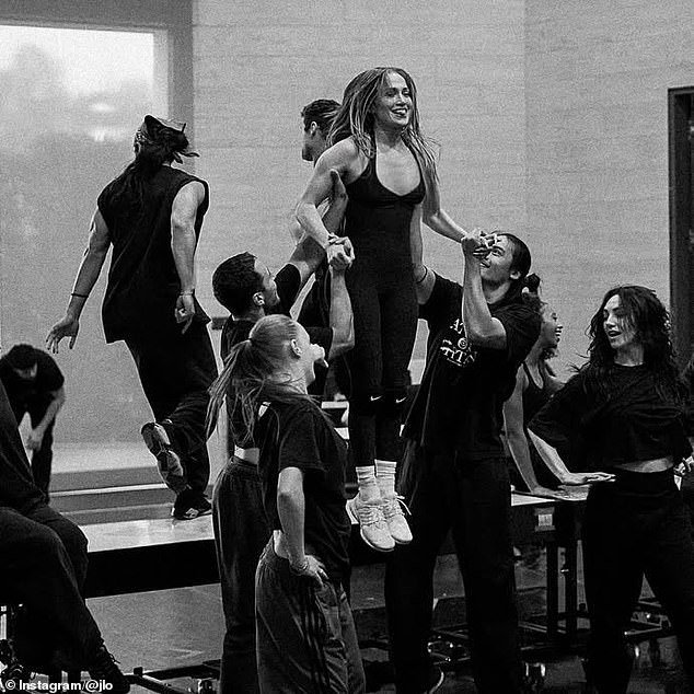'It takes a village. DANCE AGAIN #AMAS @cbstv @ParamountPlus,' wrote the Unstoppable actress in her caption