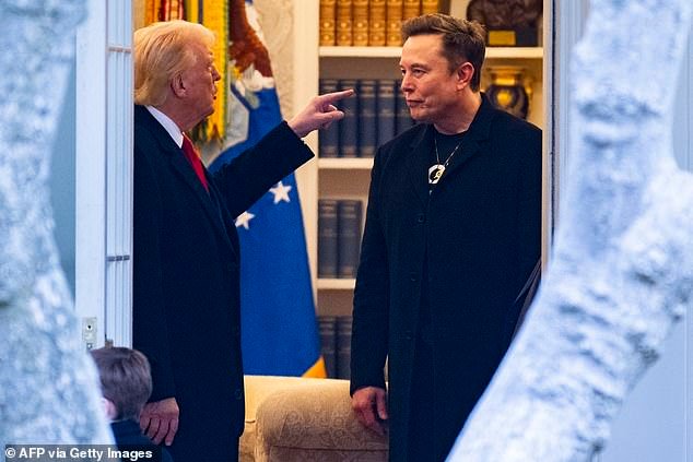 US President Donald Trump and Elon Musk (R) speak before departing the White House on his way to his South Florida home in Mar-a-Lago in Florida