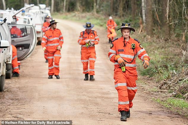 SES workers search the Good Night Scrub National Park on Saturday