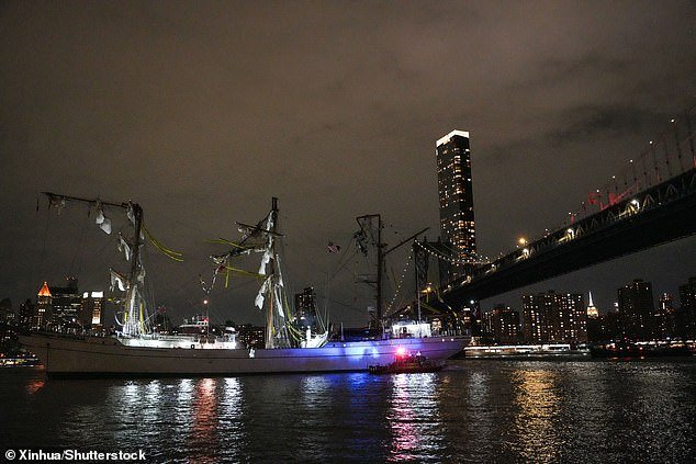Tragedy struck Saturday evening when a massive 150-foot masts Navy vessel, known as the Cuauhtémoc Training Ship, carrying a crew of 277, hit the iconic New York City bridge