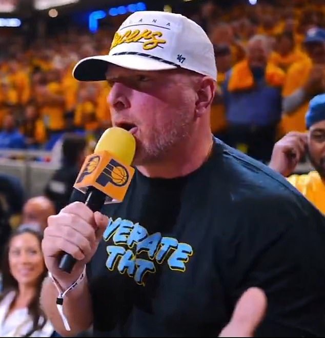 Former Colts punter Pat McAfee riled up the Pacers' crowd to troll three Knicks celebrity fans