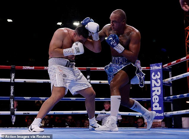 Justis Huni (left) suffered a brutal defeat by Fabio Wardley on Saturday night at Portman Road